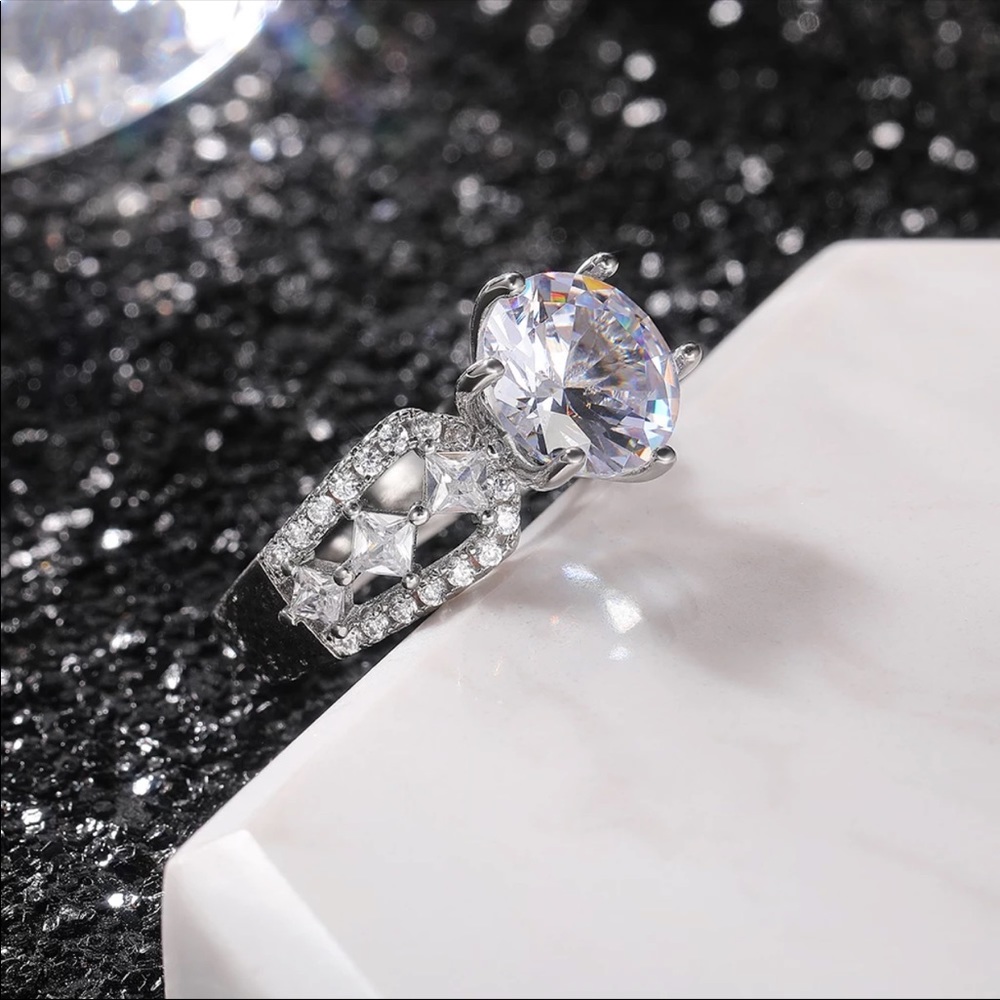 New 925 Silver Round Cut Diamond Engagement Ring - Picture 5 of 6